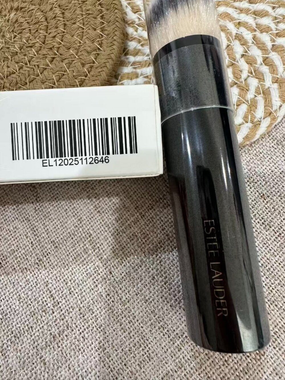 Estee Lauder Foundation Brush - Picture 5 of 5